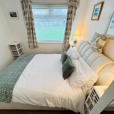 2 Bedroom Chalet Sb109, Sandown Bay, Isle Of Wight Brading Exterior photo