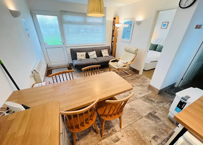 2 Bedroom Chalet Sb109, Sandown Bay, Isle Of Wight