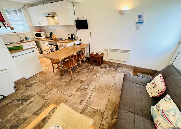2 Bedroom Chalet Sb109, Sandown Bay, Isle Of Wight
