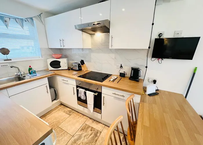 2 Bedroom Chalet Sb109, Sandown Bay, Isle Of Wight
