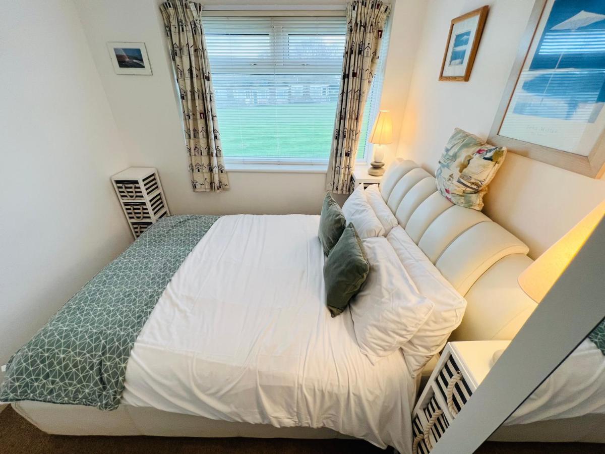 2 Bedroom Sb109, Sandown Bay, Isle Of Wight Apartment