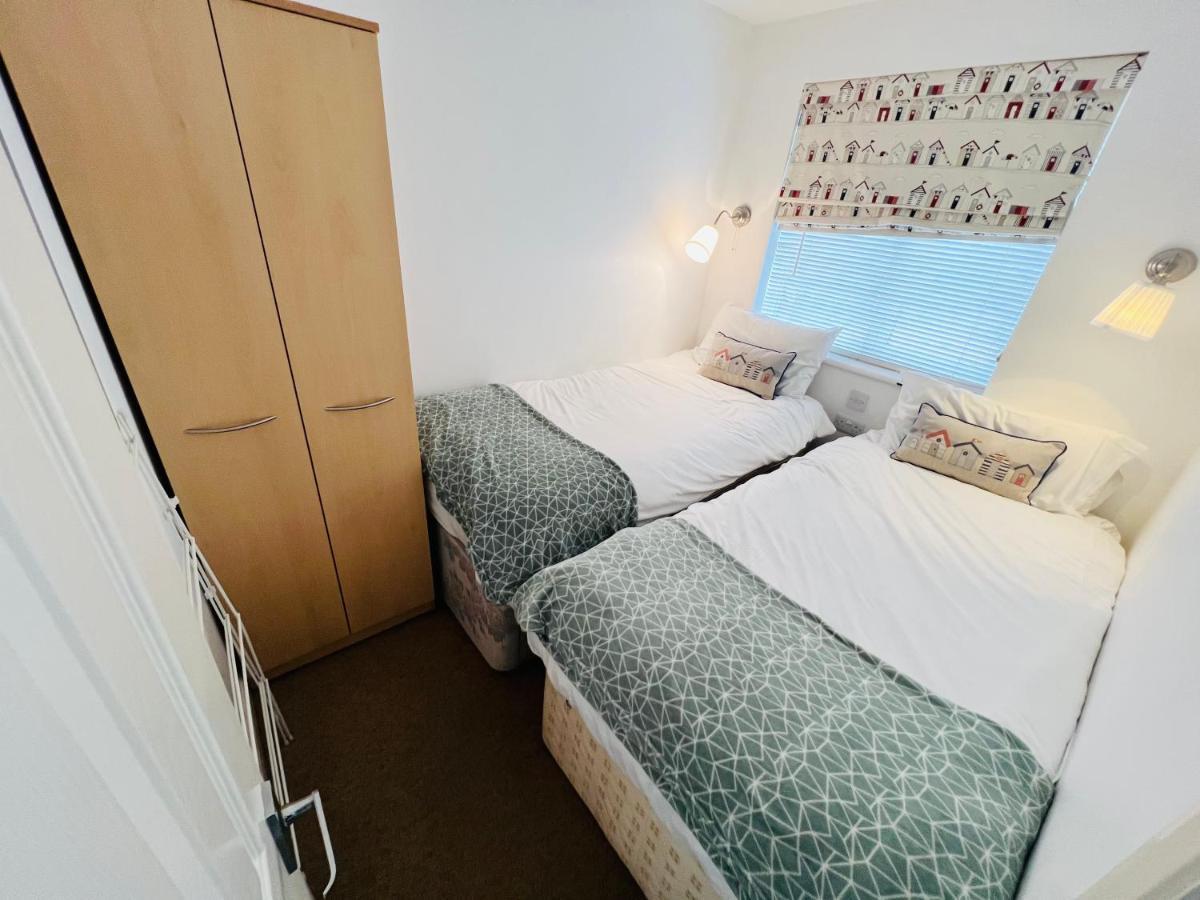 2 Bedroom Sb109, Sandown Bay, Isle Of Wight Apartment *