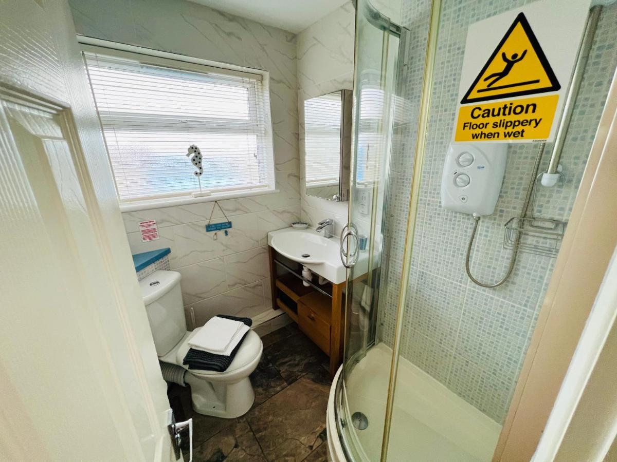 2 Bedroom Sb109, Sandown Bay, Isle Of Wight Apartment *